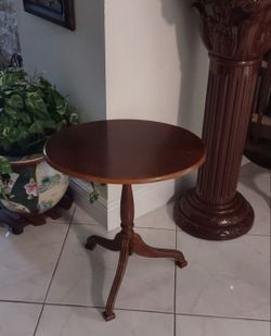 Bombay Company Medium Cherry  Oval Coffee Table,measures 21" H x 14" W x 19" L.
