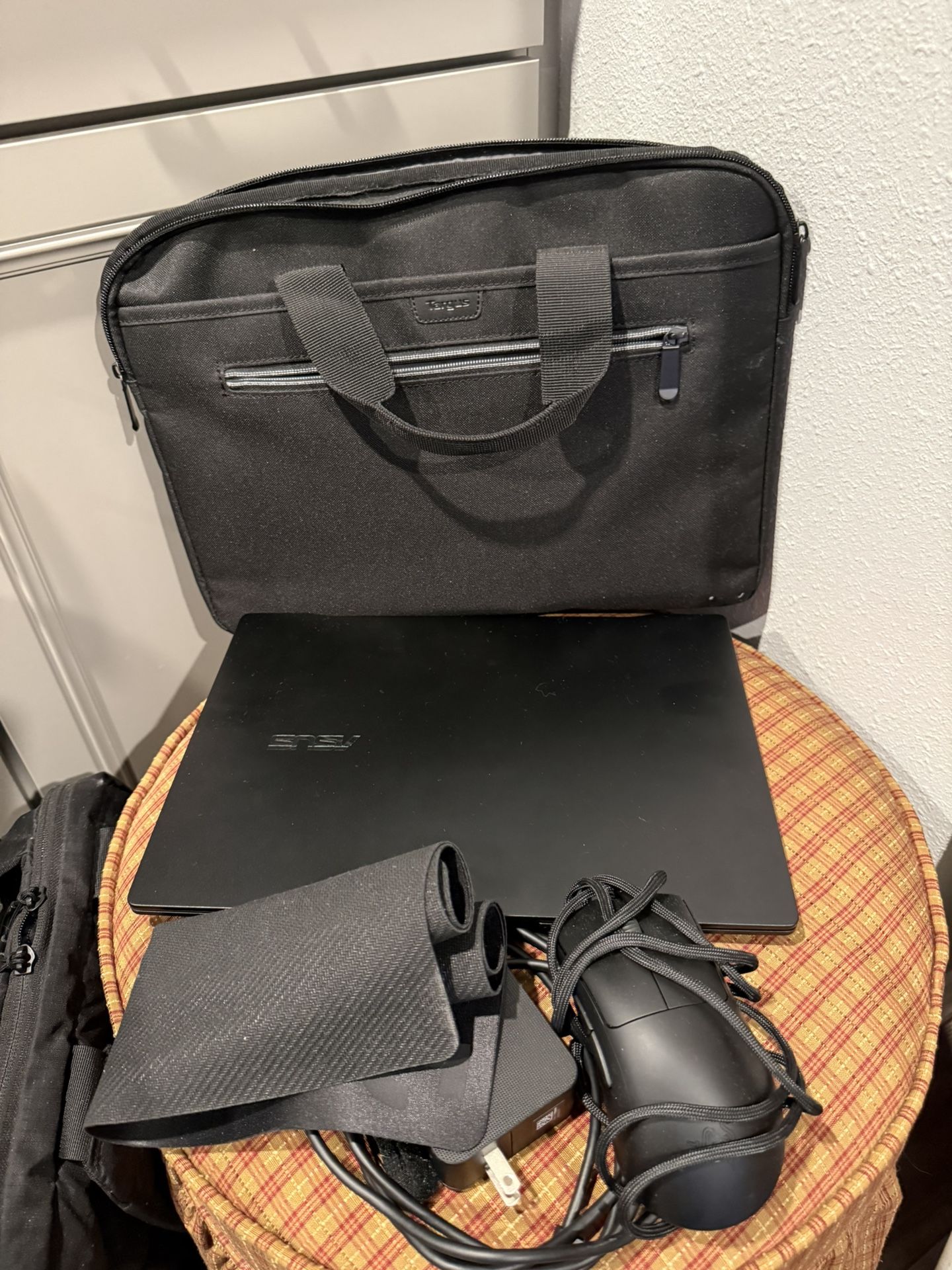 Intel Laptop (Like New)