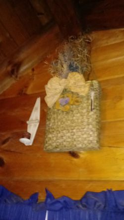 Hanging "love" basket with dried flowers