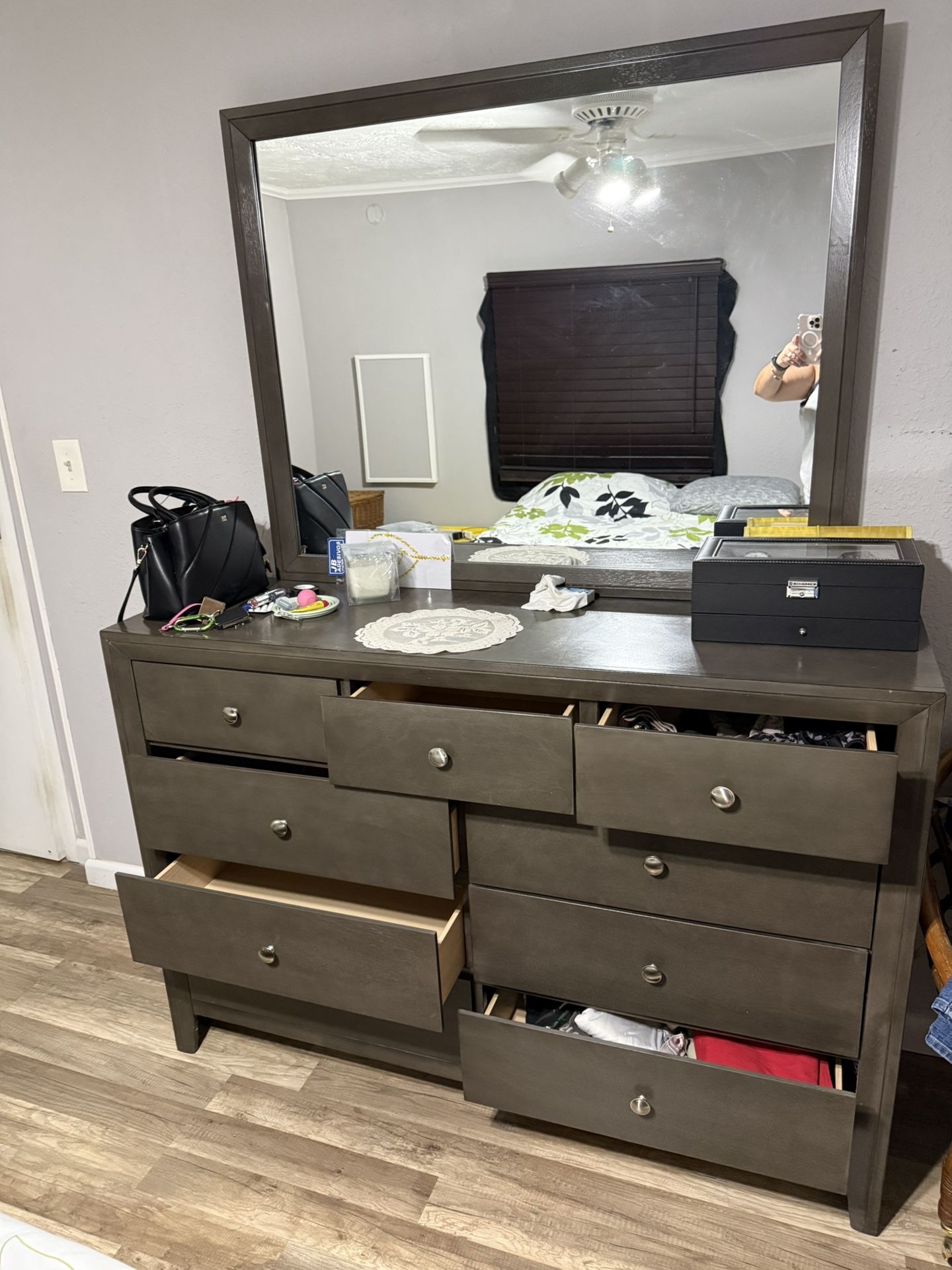 Dresser With Mirror