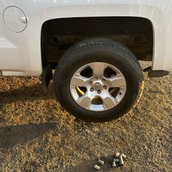 Rims An Tire 265/75/ 18 6 Locks 