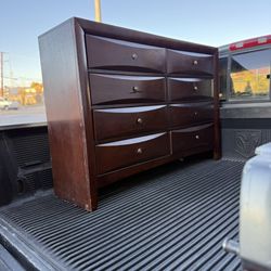🎁BEAUTIFUL 8 DRAWER ASHLEY DRESSER AND NIGHTSTAND- SOLID WOOD🎁