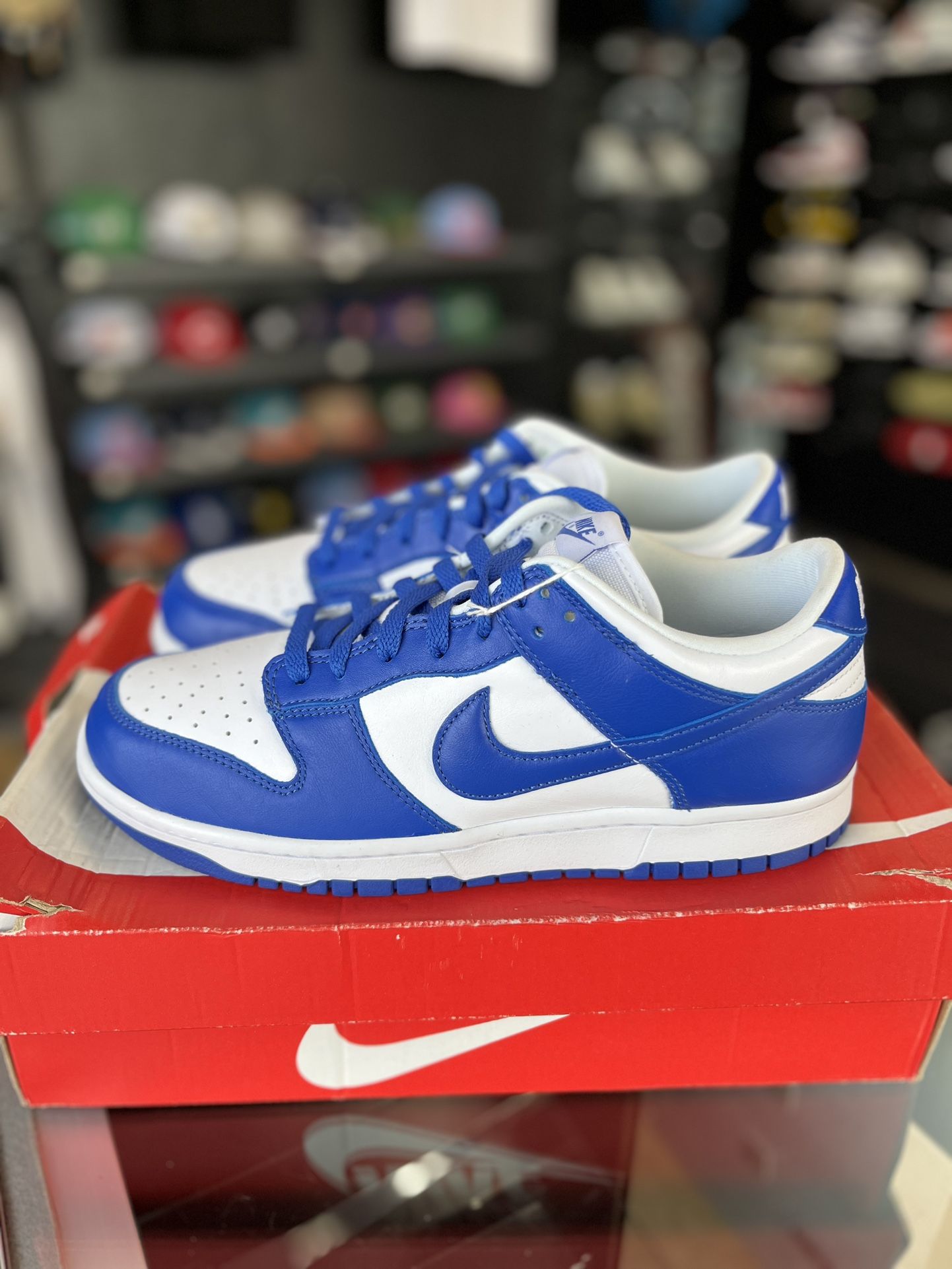 Nike Dunk Low “Kentucky” Size 9.5