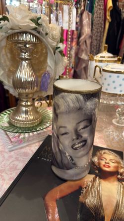 Marilyn Monroe vase