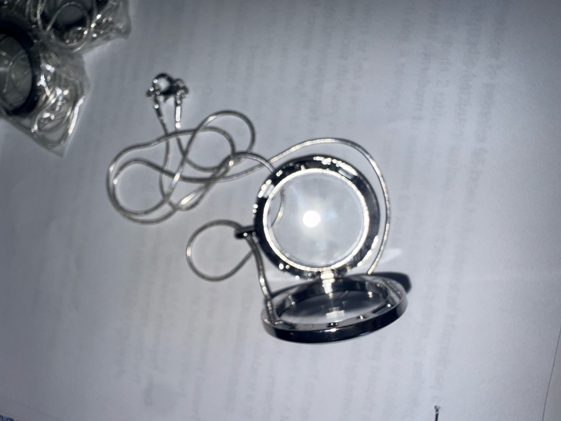 Neck less lockets