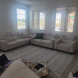 Beatiful Couch Set !