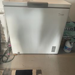 7.0 CF freezer / refrigerator. Perfect condition less than six months old.