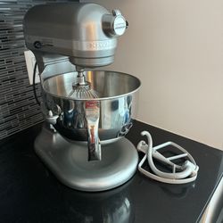 KitchenAid Professional Series 6 Quart Stand Mixer - Bowl Lift
