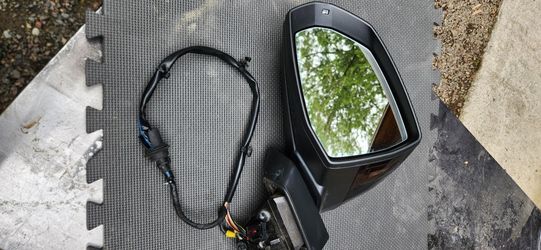 Black 2017 Audi Q7 Mirror