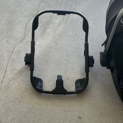 Nuna Carrier With Base And Stroller Connector