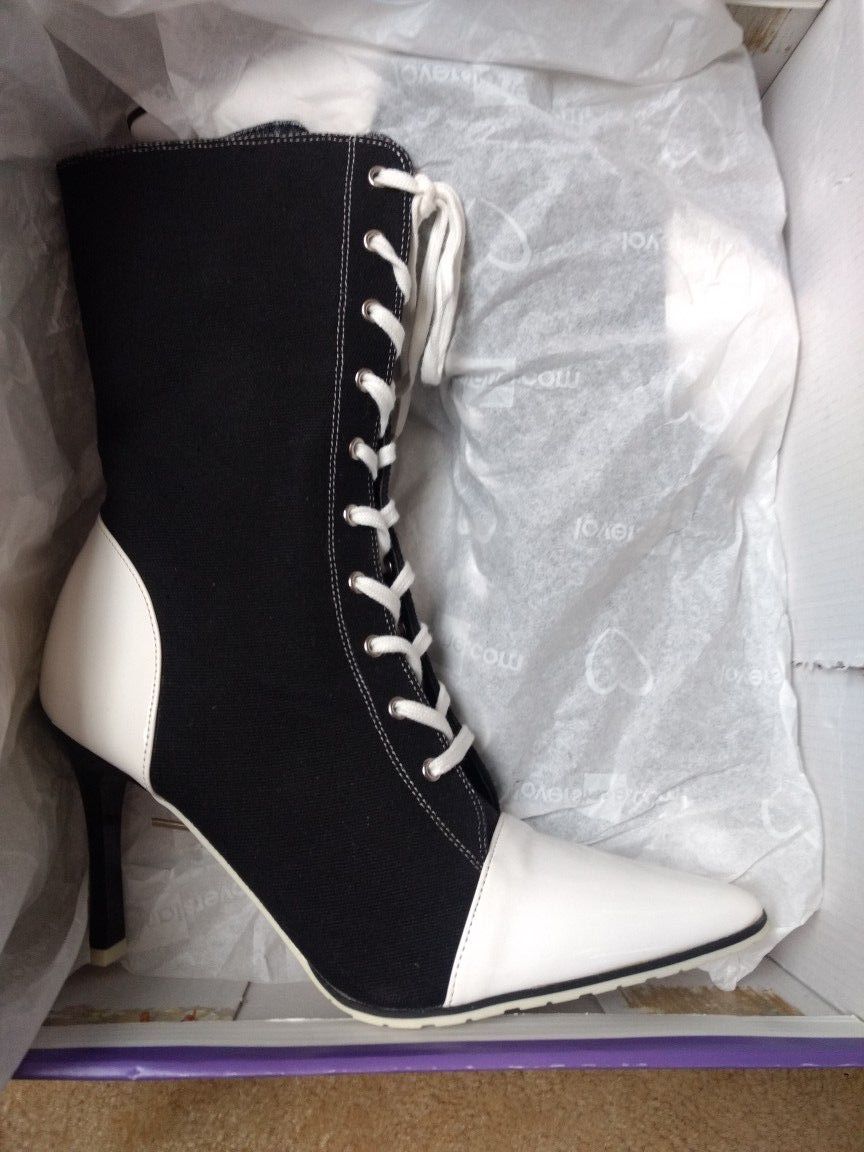 Women's Black / White Lace Up 7