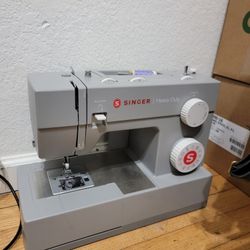 Singer Heavy Duty Sewing Machine