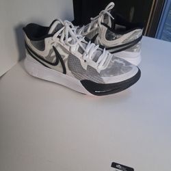 Kyrie Irving 8 Sz 8.5