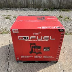 Milwaukee M18 FUEL 12 Gallon Dual-Battery Wet/Dry Vacuum Kit