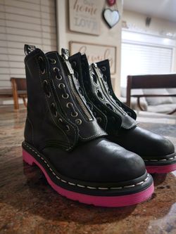 DOC  MARTENS