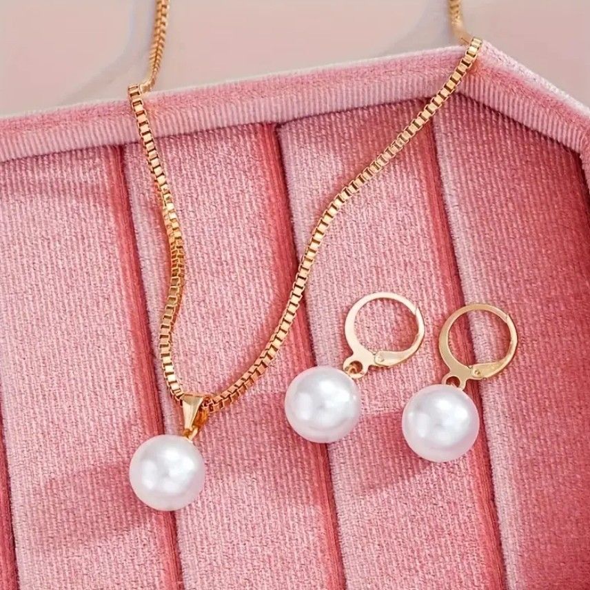 Very Elegant White 3 Piece Necklace And Earrings Set