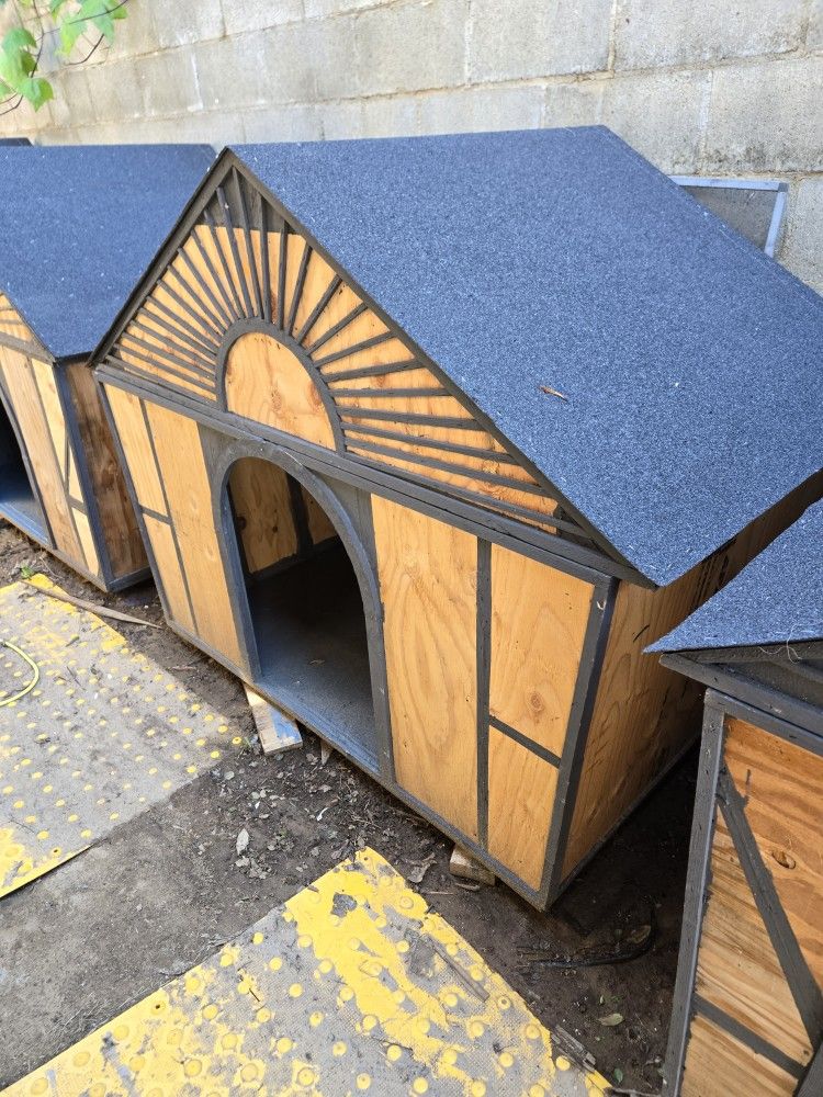 Large Dog House (Ready)