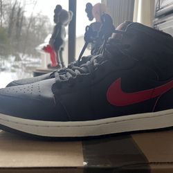 Air Jordan 1 Retro Mid Black Team Red - Size 10
