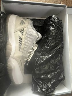 Jordan 11 Low Neutral Grey Size 11
