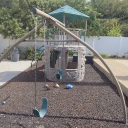 Playset/Swing set plus rubber mulch