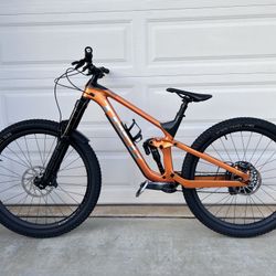 2022 Trek Slash 9.8 GX AXS