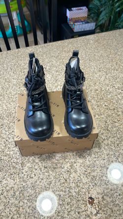 Girls boots