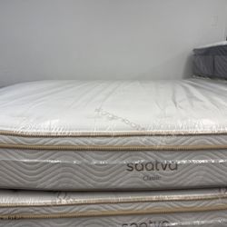 KING SIZE SAATVA CLASSIC MATTRESS & BOX SPRINGS BED SET