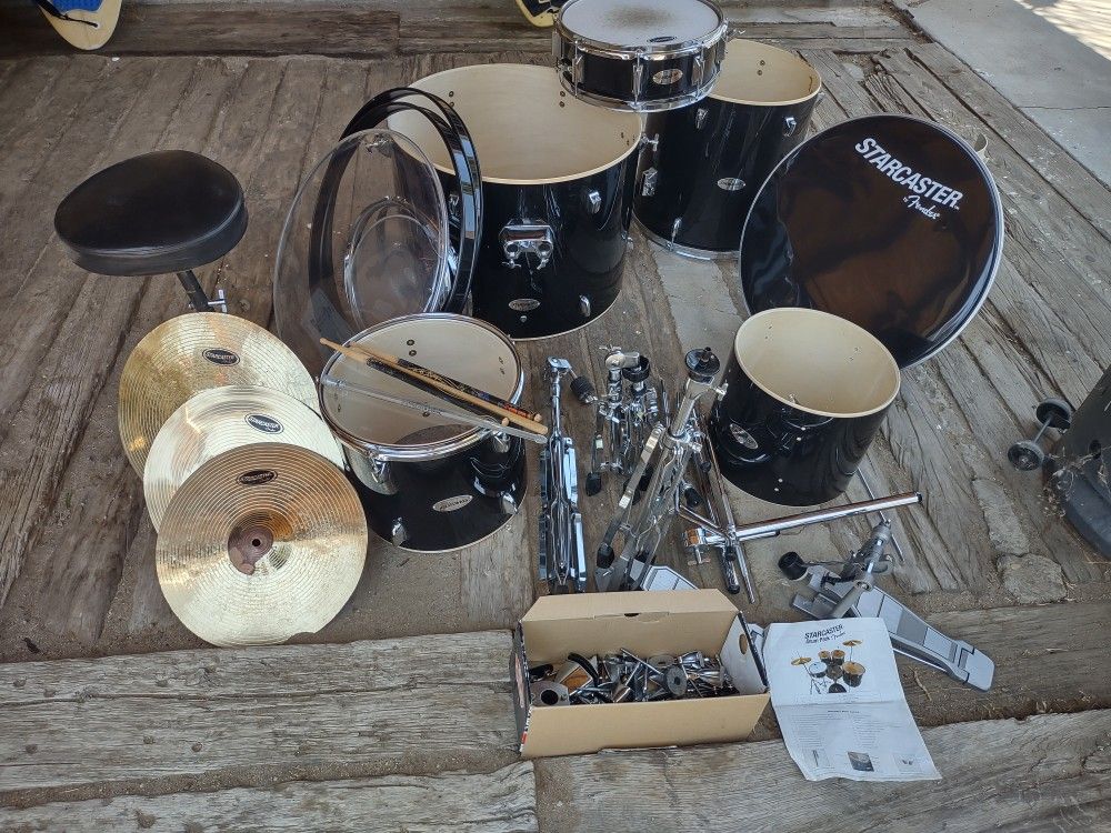 Starcaster By Fender Complete Drum Kit