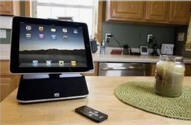 Speaker / Charger  Dock  / Bluetooth/ I Pad / I Pod / iPhone 