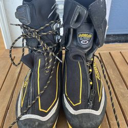 Asolo Men’s Mountaineering Boots Size EU 42.5