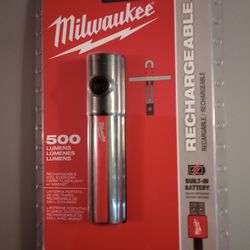 Milwaukee Rechargeable 500L Everyday Carry Flashlight With Magnet

