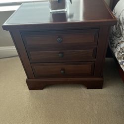 Greyson Queen size 5pc bedroom set!