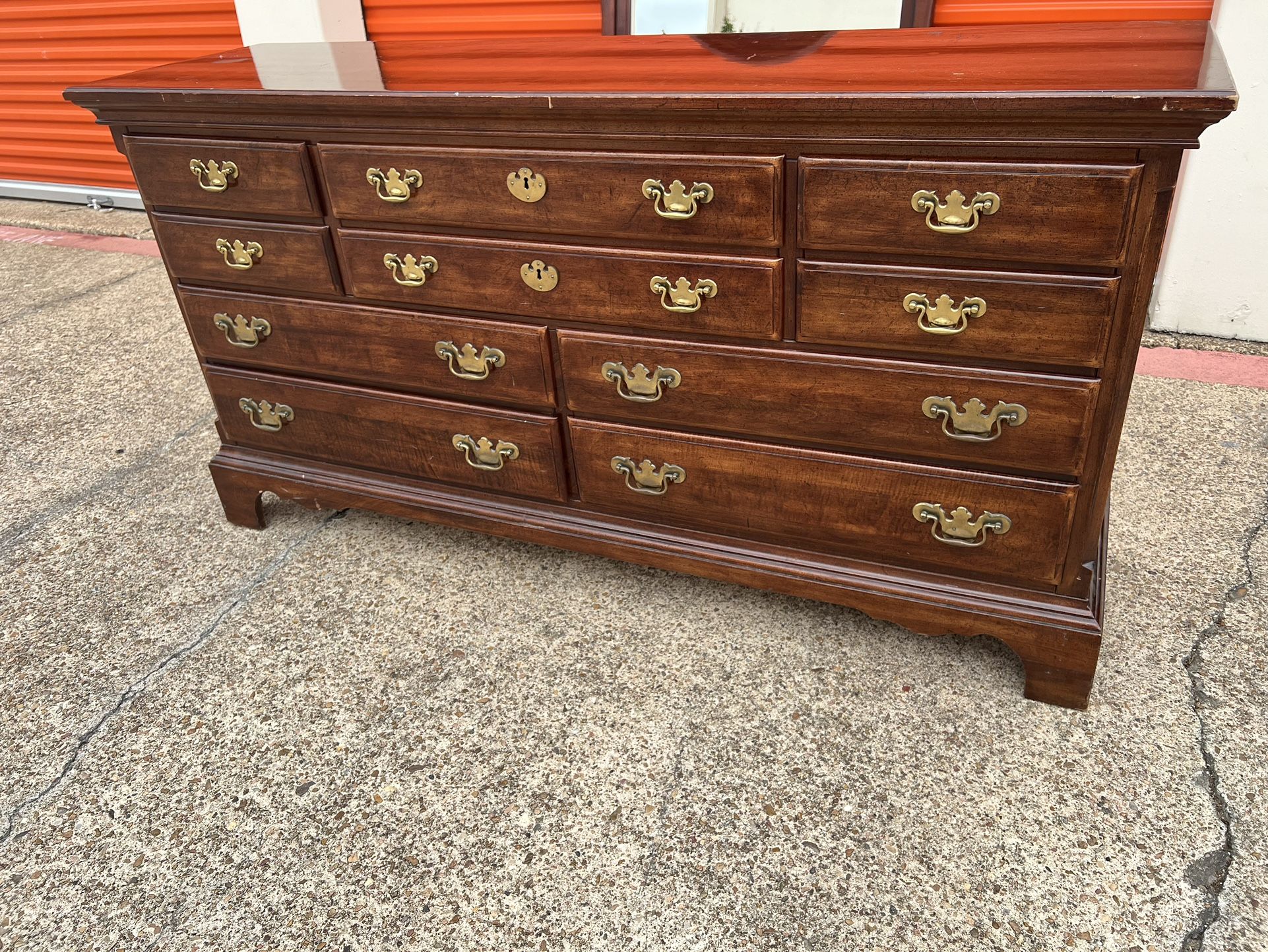 dresser 