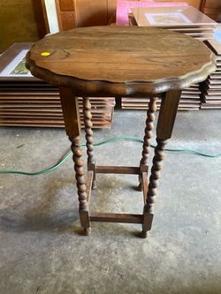 Vintage Oak Barley twist pedestal plant stand w/scalloped round top