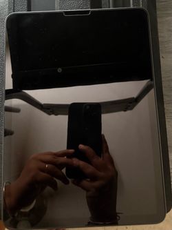 iPad Air (5th generation, 2022) + Accessory Bundle