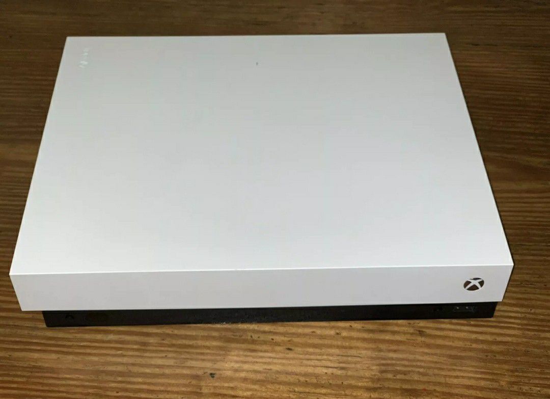Xbox One X ///Game Bundle