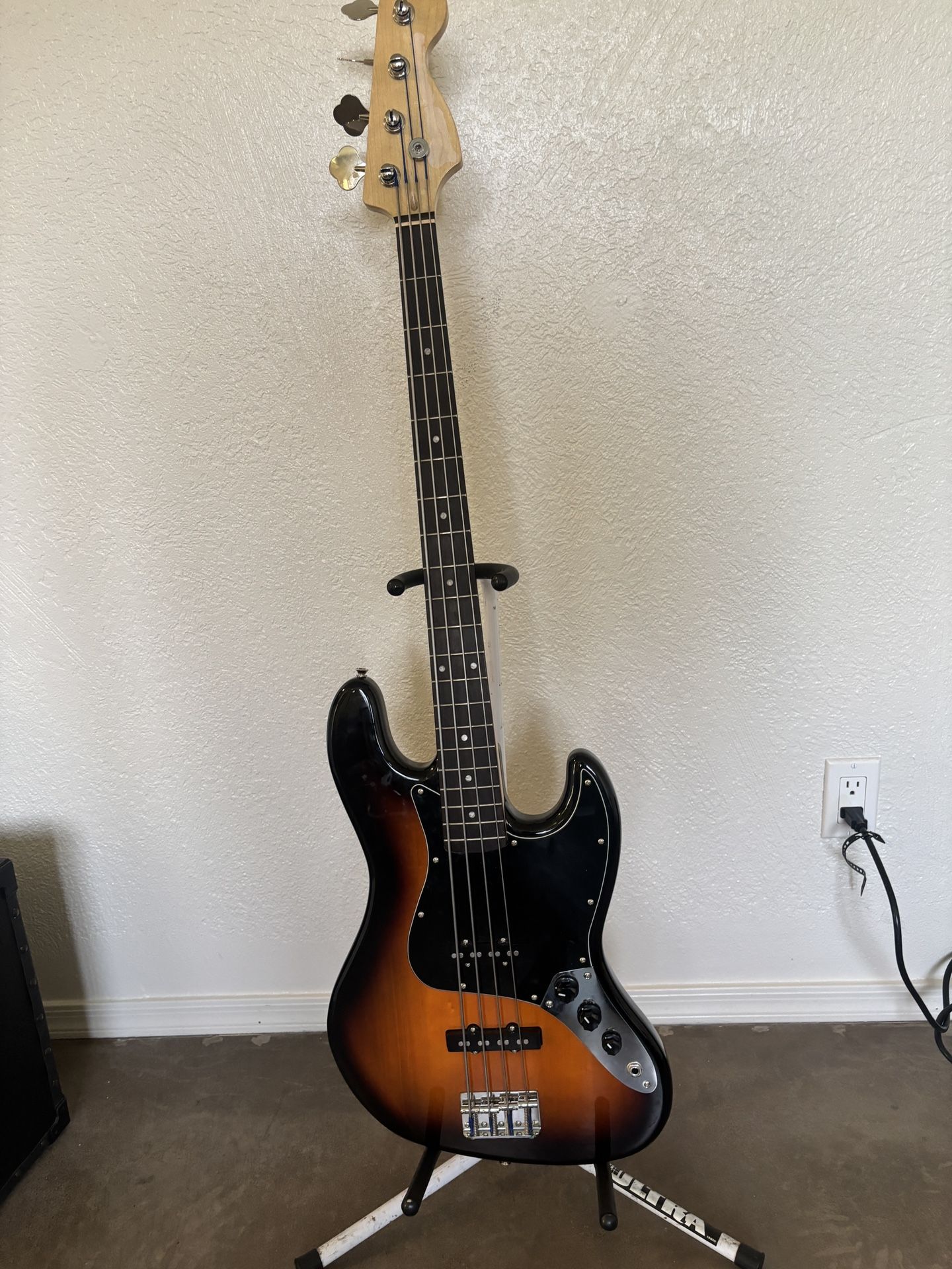 Squier Jazz Electric Bass