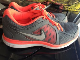 Nike women 10 dual fusion