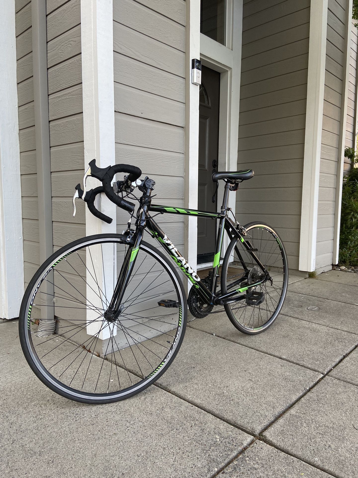  21 Speed 700C Aluminum Road Bike In Black And Green Accent