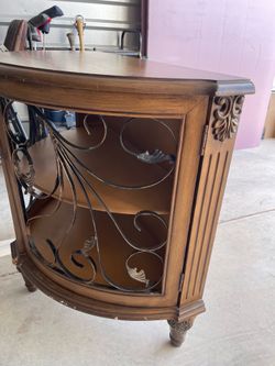 Accent cabinet
