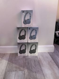 Beats Solo 4 Wireless Headphones – Lot of 5