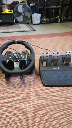 Logitech G920 Driving Force Racing Wheel & Pedals for Xbox/PC