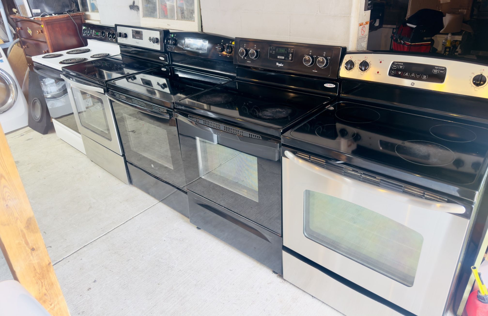 ELECTRIC STOVES  $220 Each 🔥🚨