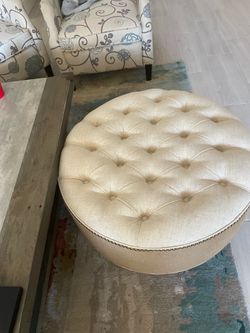 Like new Ottoman. Very clean.