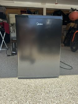Mini Fridge 