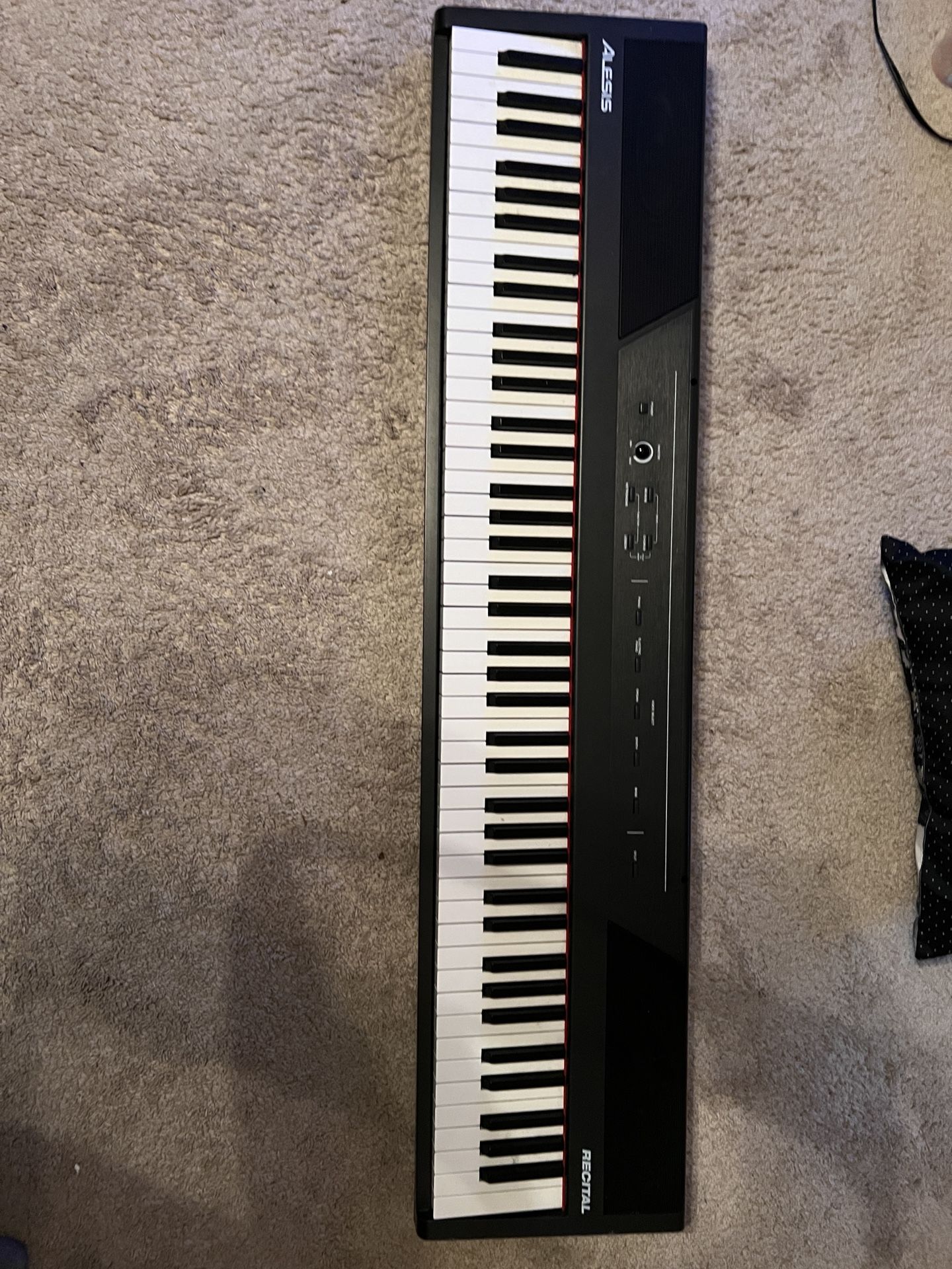 ALESIS full Size Keyboard Great Conditions