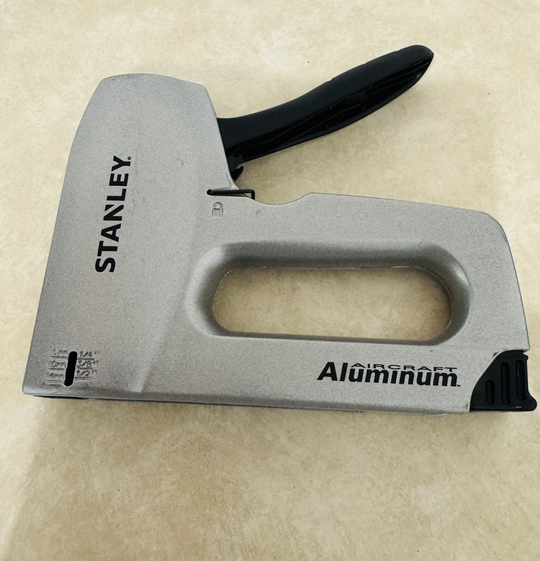 STANDLEY STAPLE TR150