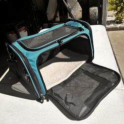 Soft side animal carrier