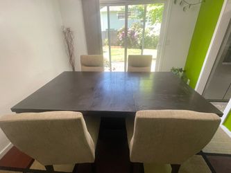 Dining table set