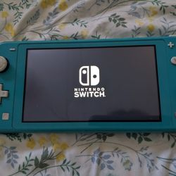 Turquoise Nintendo Switch Lite + 64gb sd card